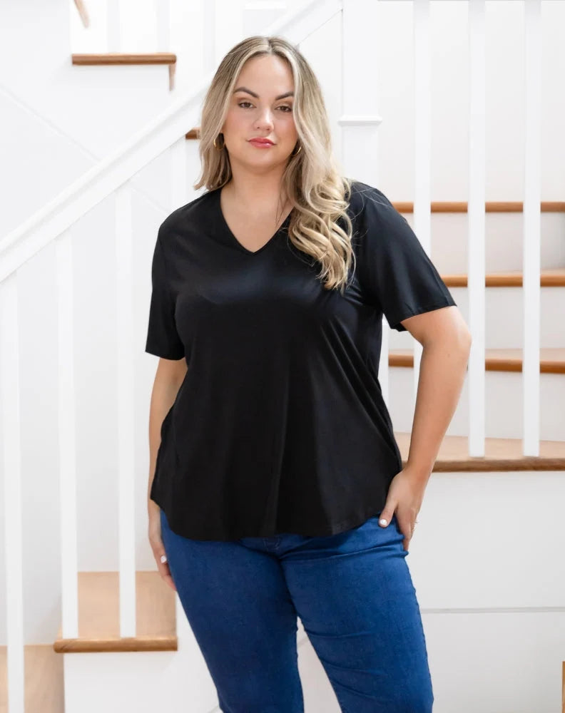 Elena Tee