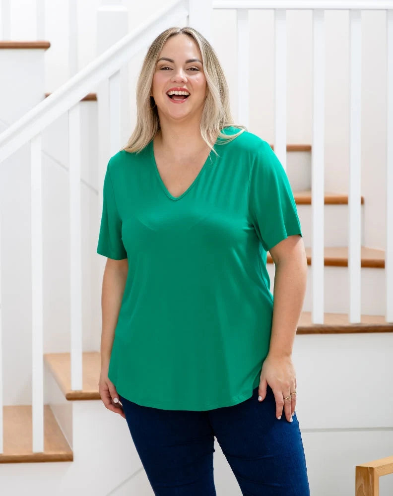 Elena Tee